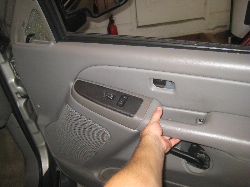 2000-2006-GM-Chevrolet-Tahoe-Interior-Door-Panel-Removal-Guide-022