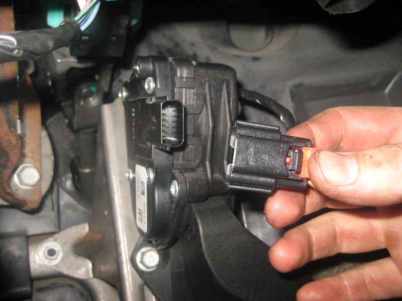 2000-2006-GM-Chevrolet-Tahoe-Intermediate-Steering-Shaft-Replacement-Guide-069