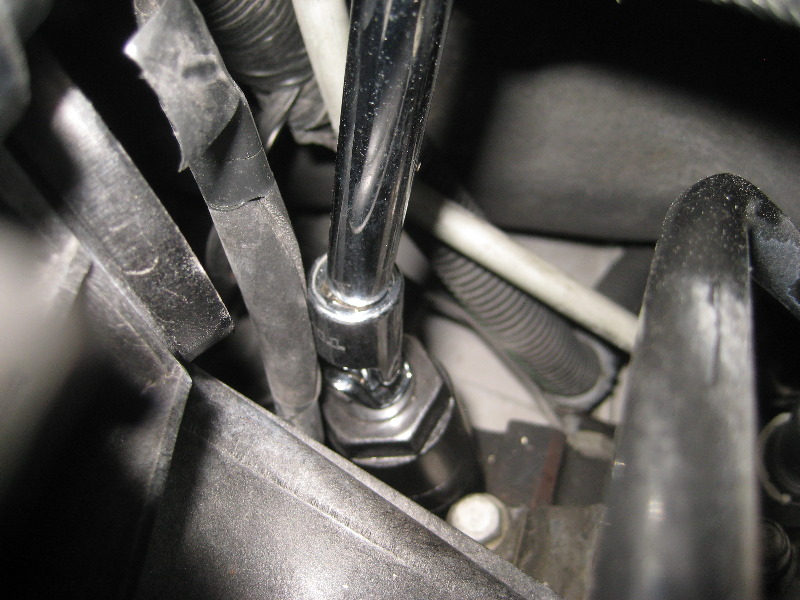 2000-2006-GM-Chevrolet-Tahoe-Oil-Pressure-Sensor-Replacement-Guide-014