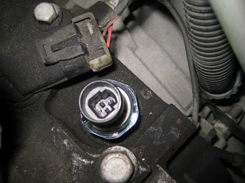 2000-2006-GM-Chevrolet-Tahoe-Oil-Pressure-Sensor-Replacement-Guide-021