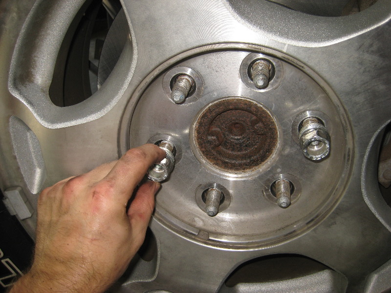 2000-2006-GM-Chevrolet-Tahoe-Rear-Disc-Brake-Pads-Rotors-Replacement-Guide-070