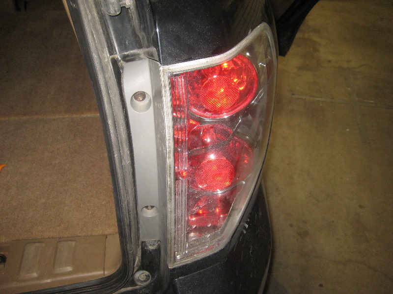 2003-2008-Honda-Pilot-Tail-Light-Bulbs-Replacement-Guide-029