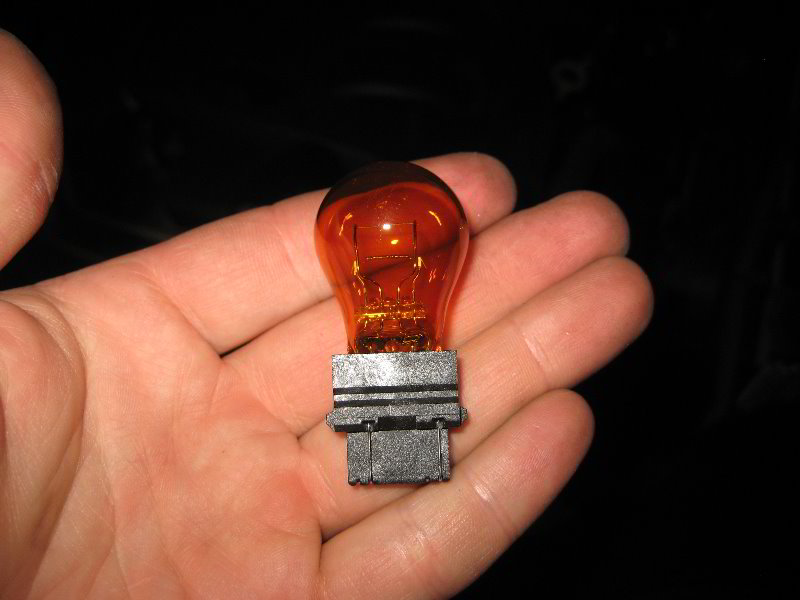 2007-2012-Nissan-Sentra-Headlight-Bulbs-Replacement-Guide-017