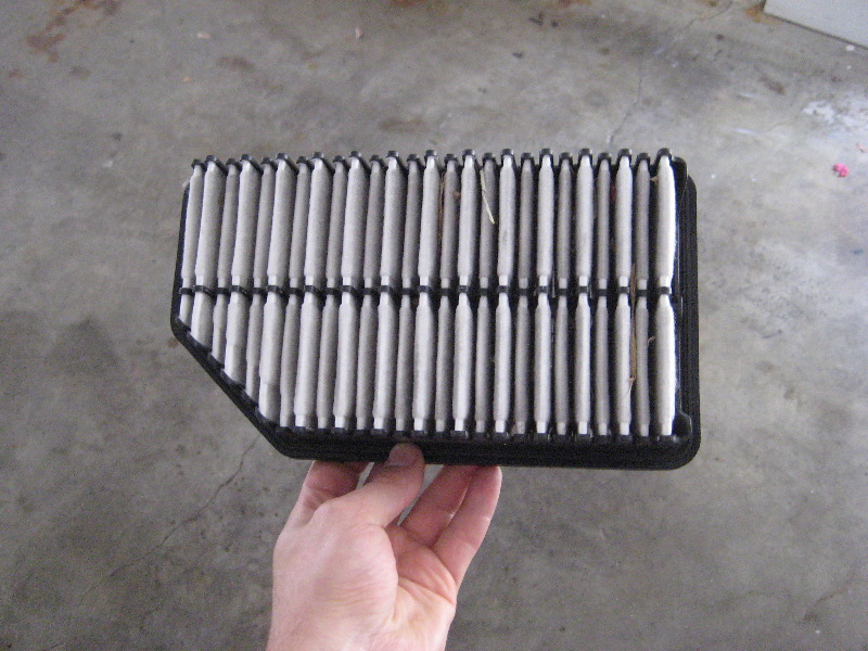 2011-2015-Hyundai-Accent-Engine-Air-Filter-Replacement-Guide-009