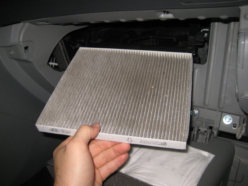 2011-2015-Hyundai-Accent-Cabin-Air-Filter-Replacement-Guide-018