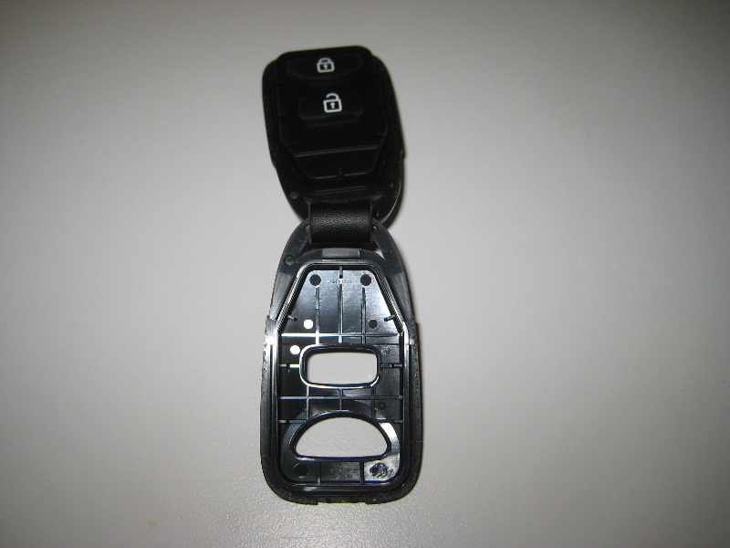 2011-2015-Hyundai-Accent-Key-Fob-Battery-Replacement-Guide-005