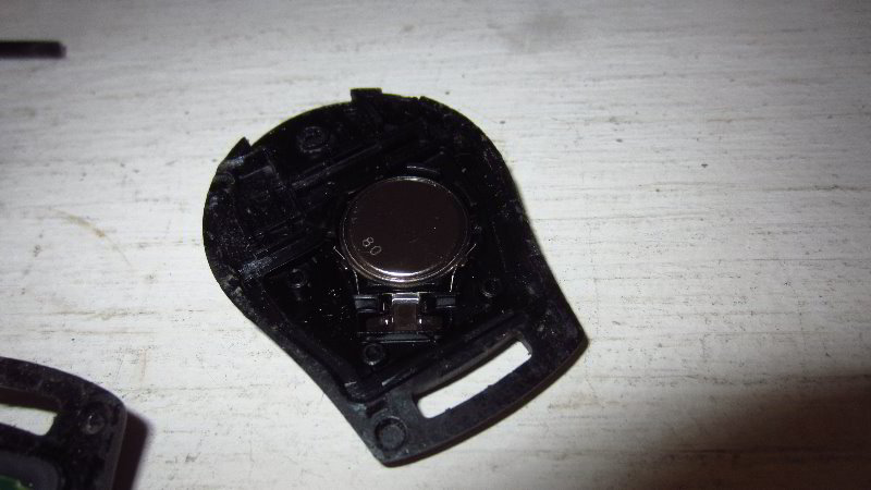 2012-2019-Nissan-Versa-Key-Fob-Battery-Replacement-Guide-017