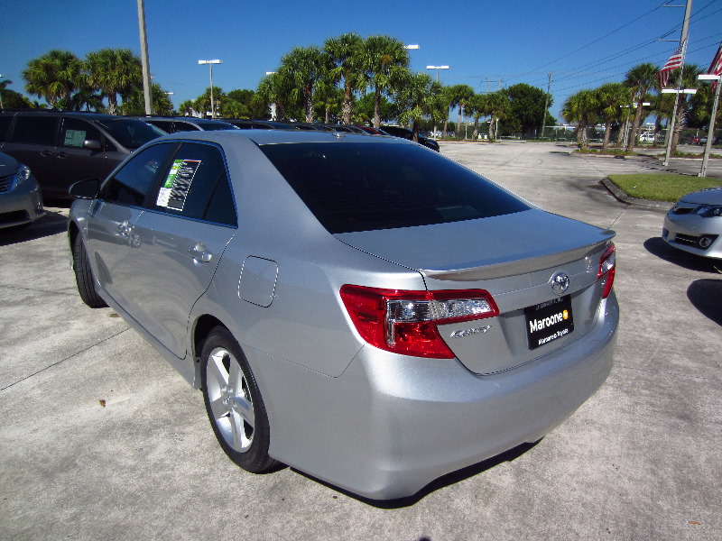 2012-Toyota-Camry-SE-Test-Drive-Review-013