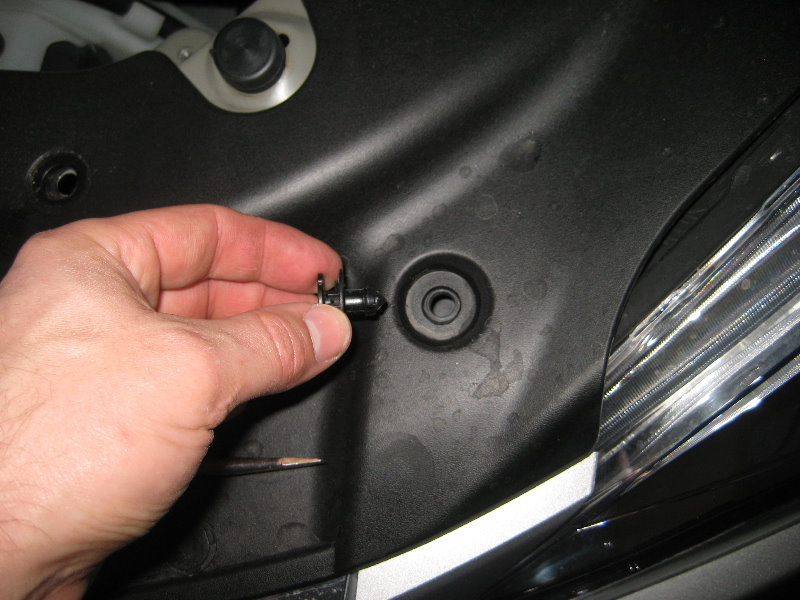 2013-2015-Nissan-Sentra-Headlight-Bulbs-Replacement-Guide-010