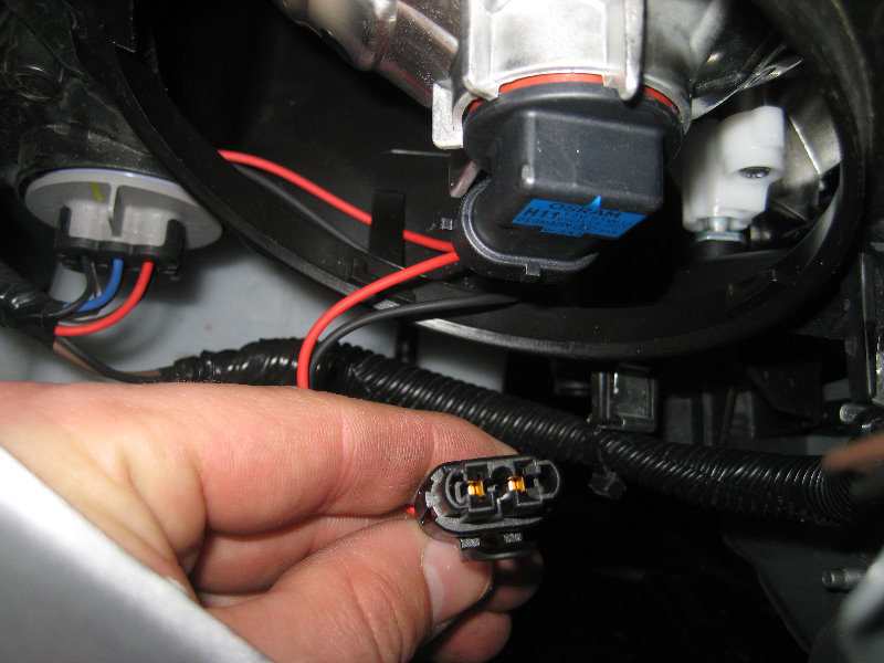 2013-2015-Nissan-Sentra-Headlight-Bulbs-Replacement-Guide-023