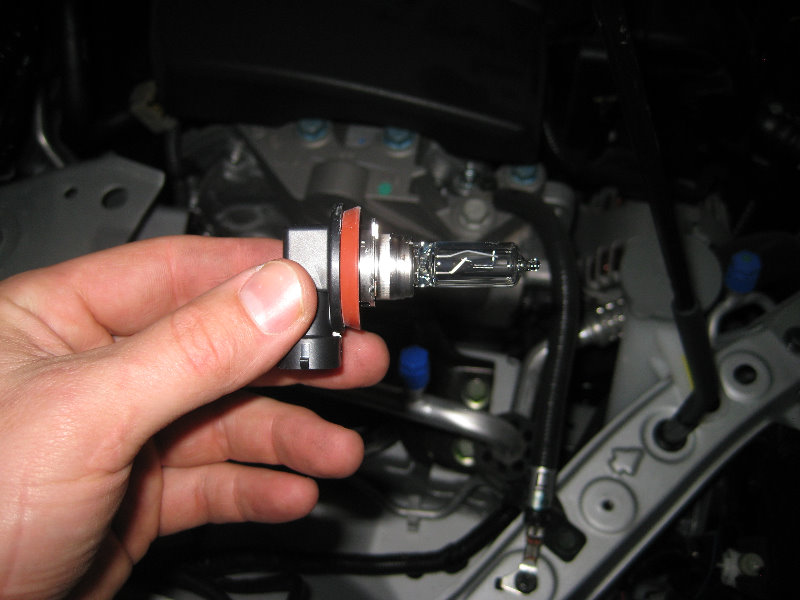2013-2015-Nissan-Sentra-Headlight-Bulbs-Replacement-Guide-041