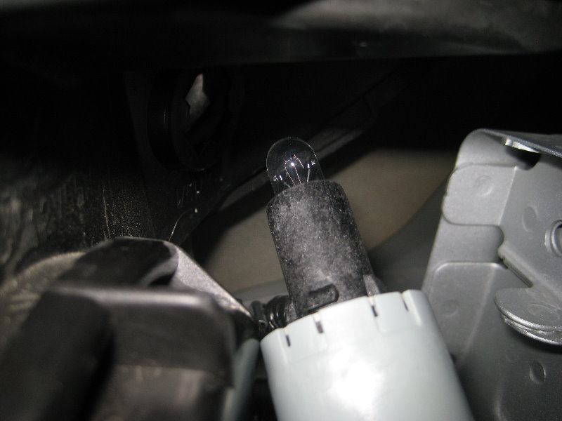 2013-2015-Nissan-Sentra-Headlight-Bulbs-Replacement-Guide-058