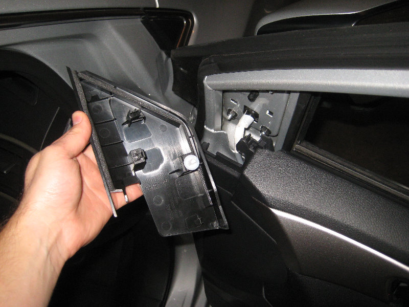 2013-2015-Nissan-Sentra-Interior-Door-Panel-Removal-Speaker-Replacement-Guide-006