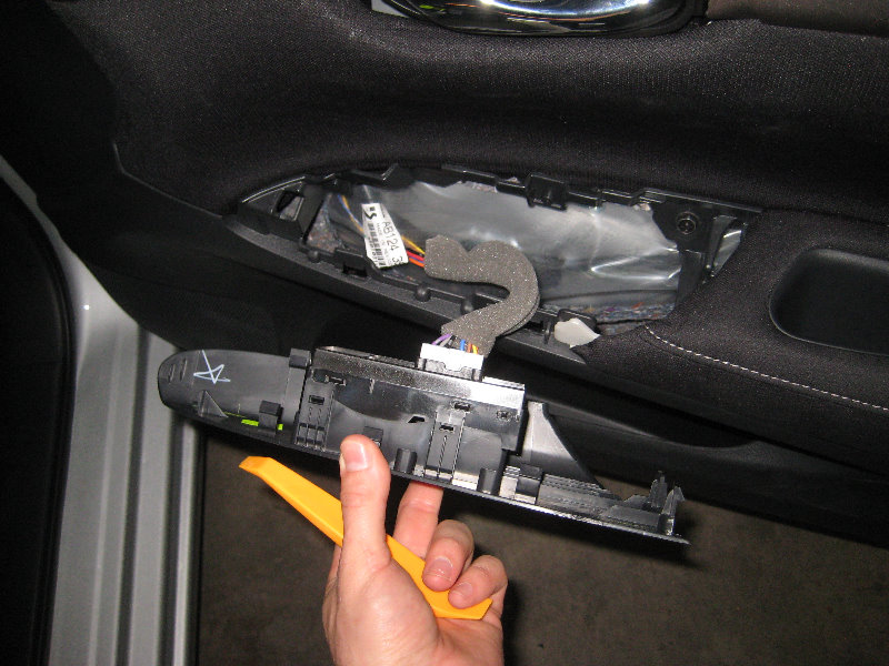 2013-2015-Nissan-Sentra-Interior-Door-Panel-Removal-Speaker-Replacement-Guide-009