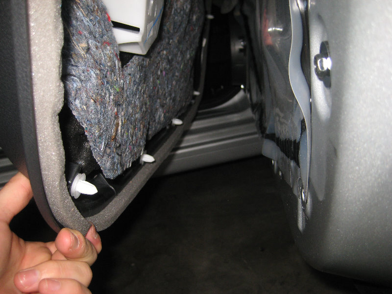 2013-2015-Nissan-Sentra-Interior-Door-Panel-Removal-Speaker-Replacement-Guide-017