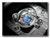 2013-2016-Hyundai-Santa-Fe-Headlight-Bulbs-Replacement-Guide-029