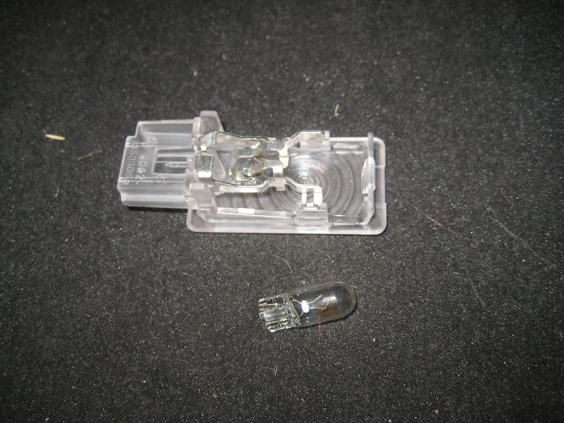 2014-2018-Chevrolet-Impala-Glove-Box-Light-Bulb-Replacement-Guide-025