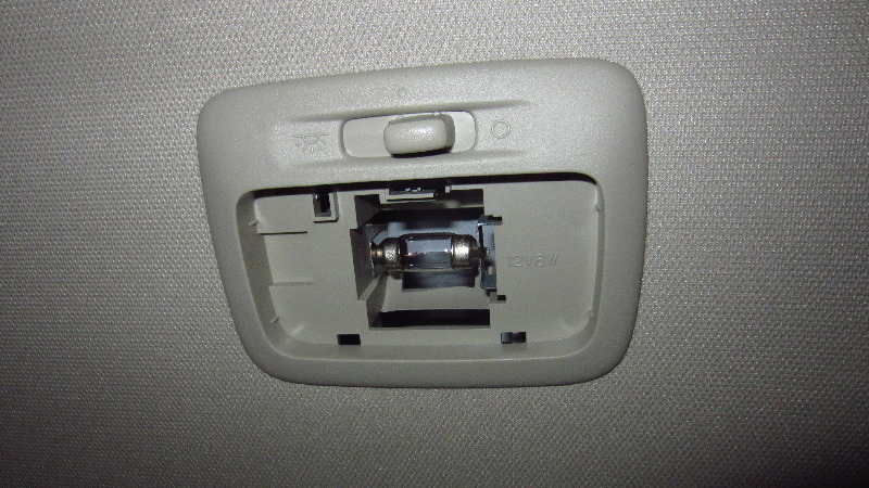 2014-2021-Mitsubishi-Outlander-Dome-Light-Bulb-Replacement-Guide-006