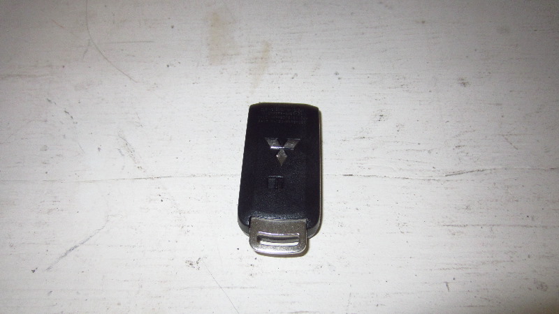 2014-2021-Mitsubishi-Outlander-Key-Fob-Battery-Replacement-Guide-002
