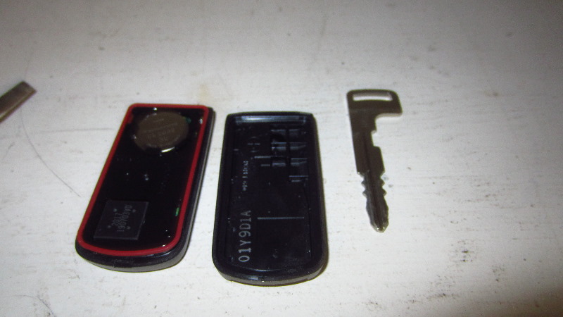 2014-2021-Mitsubishi-Outlander-Key-Fob-Battery-Replacement-Guide-009
