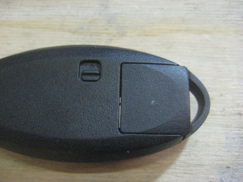2015-2018-Nissan-Murano-Key-Fob-Battery-Replacement-Guide-003