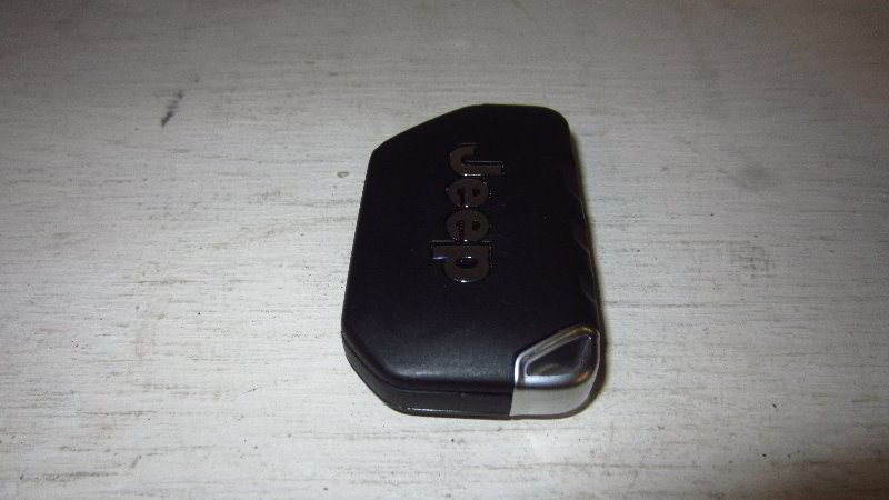 2018-2023-Jeep-Wrangler-Key-Fob-Battery-Replacement-Guide-002