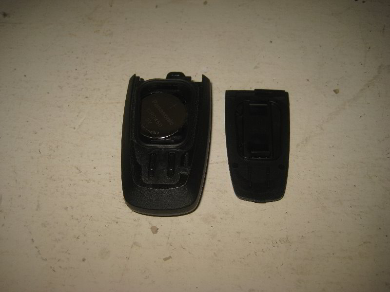 2018-Ford-Expedition-Key-Fob-Battery-Replacement-Guide-006