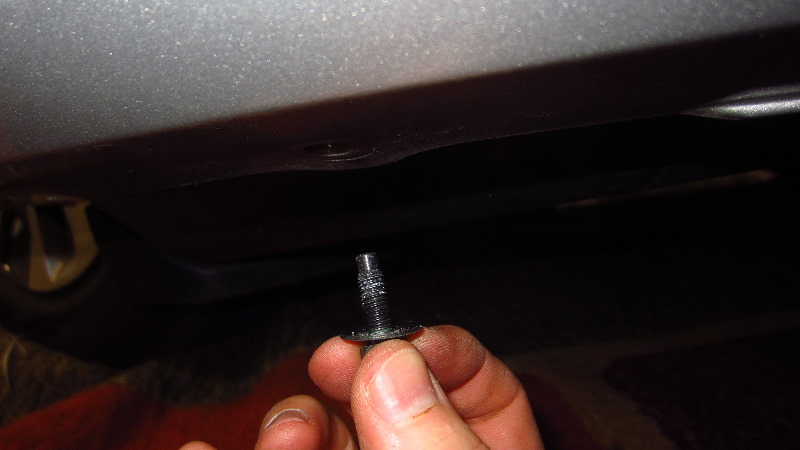 2019-2024-Nissan-Altima-Front-Turn-Signal-Light-Bulbs-Replacement-Guide-007