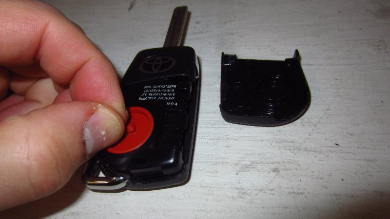 2020-Toyota-Corolla-Key-Fob-Battery-Replacement-Guide-016