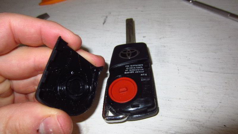 2020-Toyota-Corolla-Key-Fob-Battery-Replacement-Guide-017