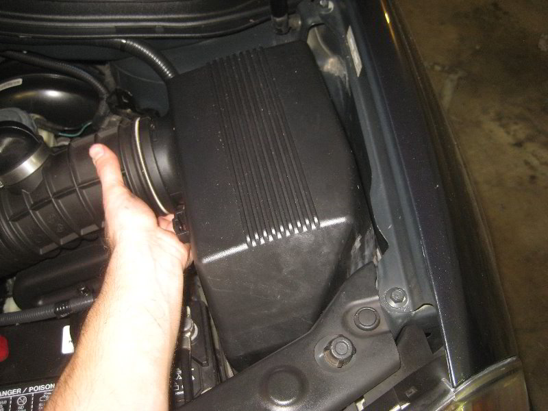 Acura-MDX-Engine-Air-Filter-Replacement-Guide-013