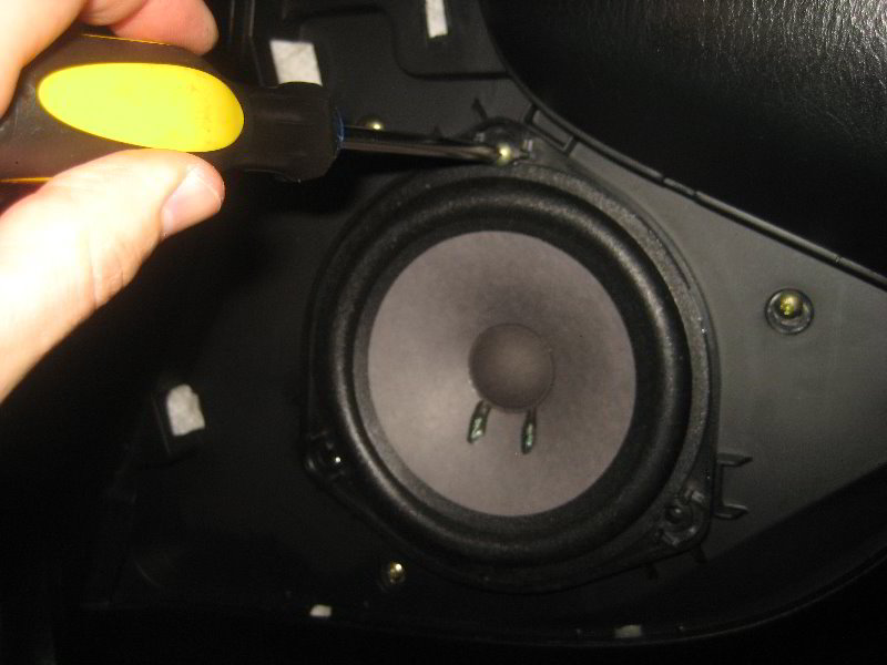 Acura-MDX-Front-Door-Speaker-Replacement-Guide-010