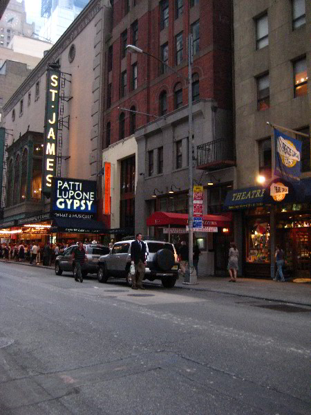 Broadway-Ave-Theater-District-NYC-NY-005
