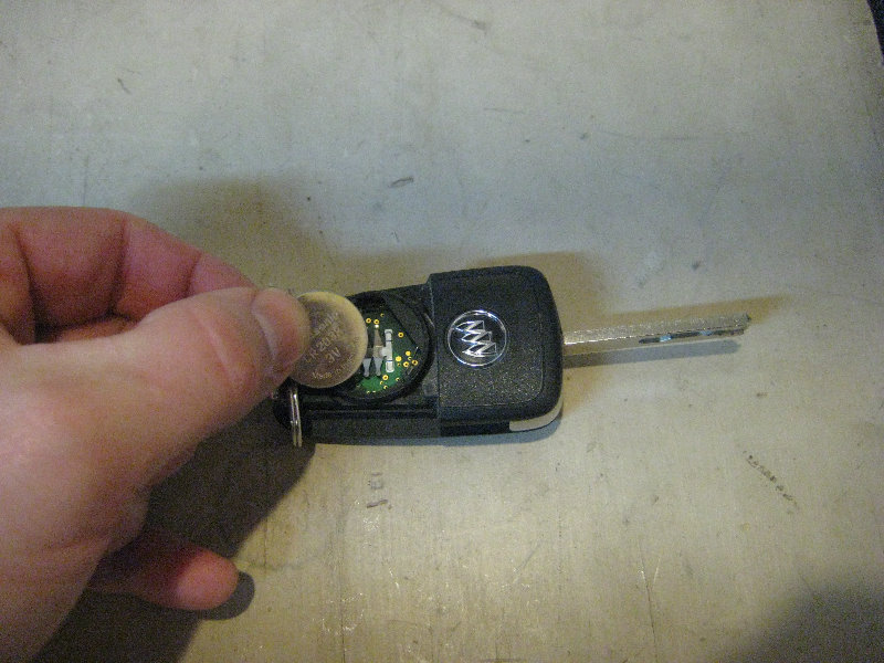 Buick-LaCrosse-Key-Fob-Battery-Replacement-Guide-010
