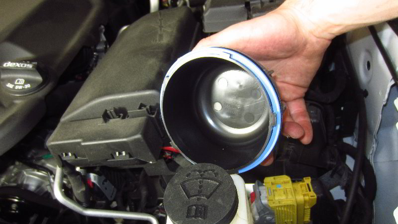 Chevrolet-Colorado-Headlight-Bulbs-Replacement-Guide-016