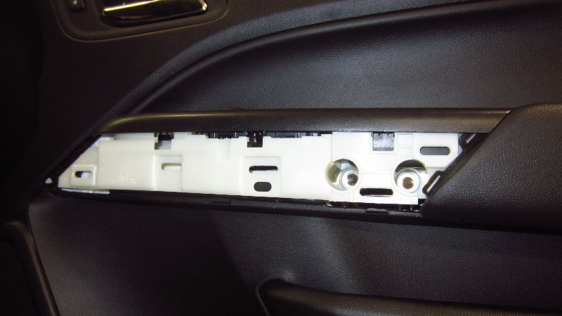 Chevrolet-Colorado-Interior-Door-Panel-Removal-Speaker-Replacement-Guide-010