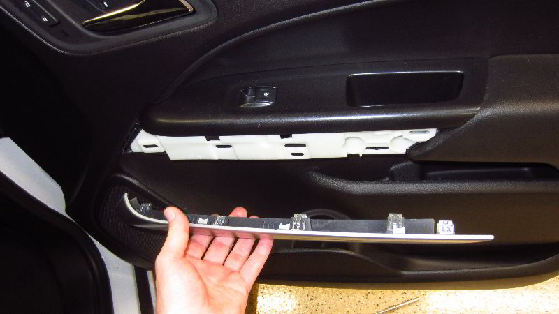 Chevrolet-Colorado-Interior-Door-Panel-Removal-Speaker-Replacement-Guide-059