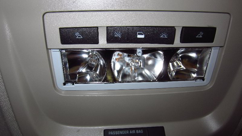 Chevrolet-Colorado-Map-Light-Bulbs-Replacement-Guide-007