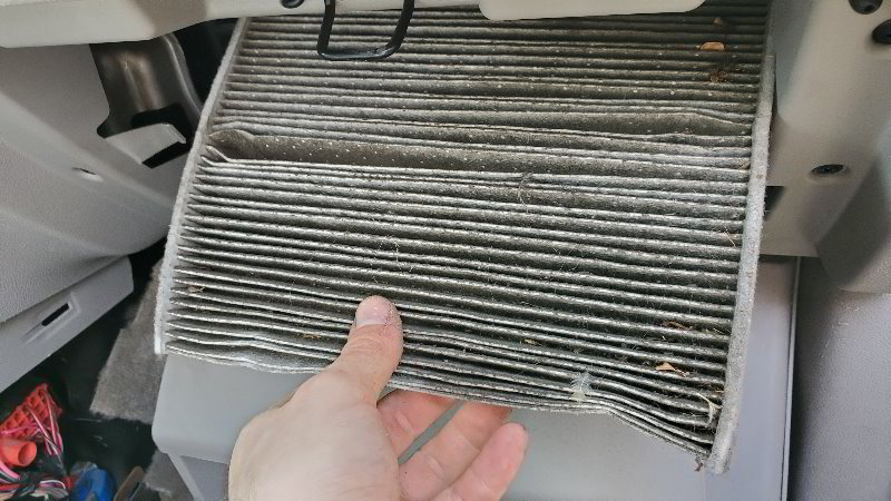 Chevrolet-HHR-Cabin-Air-Filter-Replacement-Guide-014