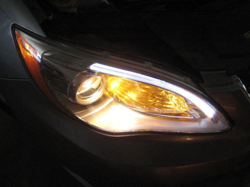 Chrysler-200-Headlight-Bulbs-Replacement-Guide-032