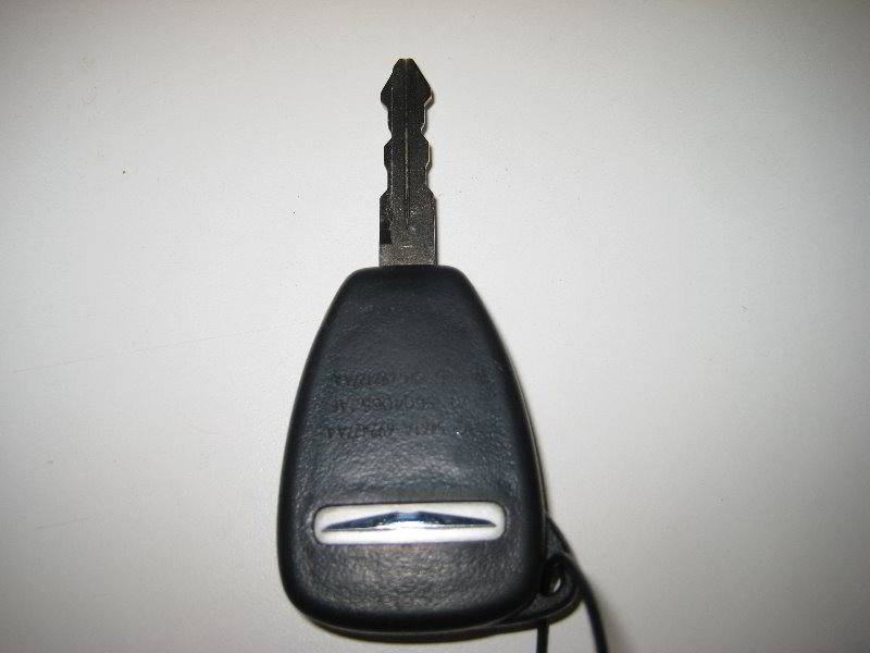 Chrysler-200-Key-Fob-Battery-Replacement-Guide-002
