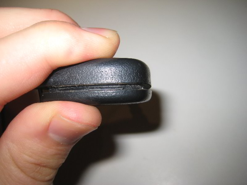 Chrysler-200-Key-Fob-Battery-Replacement-Guide-015