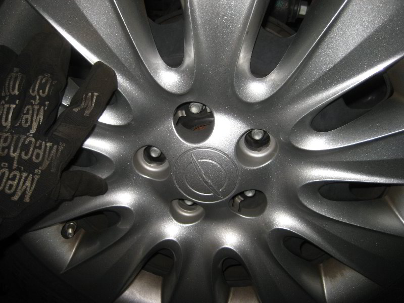 Chrysler-200-Rear-Disc-Brake-Pads-Replacement-Guide-029
