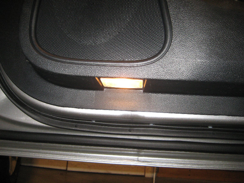 Chrysler-300-Door-Courtesy-Step-Light-Bulb-Replacement-Guide-001