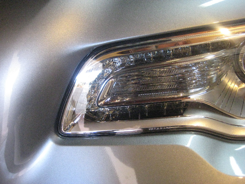 Chrysler-300-Headlight-Bulbs-Replacement-Guide-030
