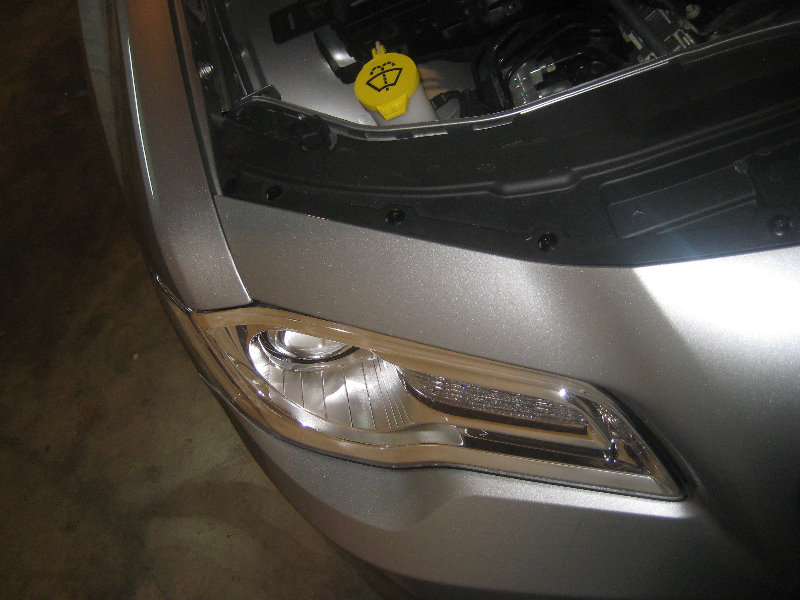 Chrysler-300-Headlight-Bulbs-Replacement-Guide-045