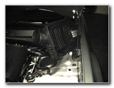 Chrysler-300-Headlight-Bulbs-Replacement-Guide-009
