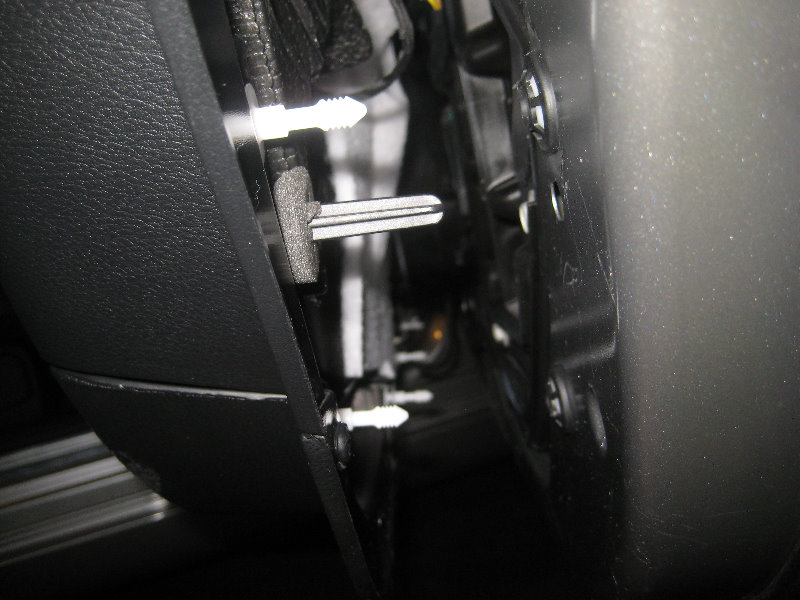Chrysler-300-Interior-Door-Panel-Removal-Speaker-Upgrade-Guide-052