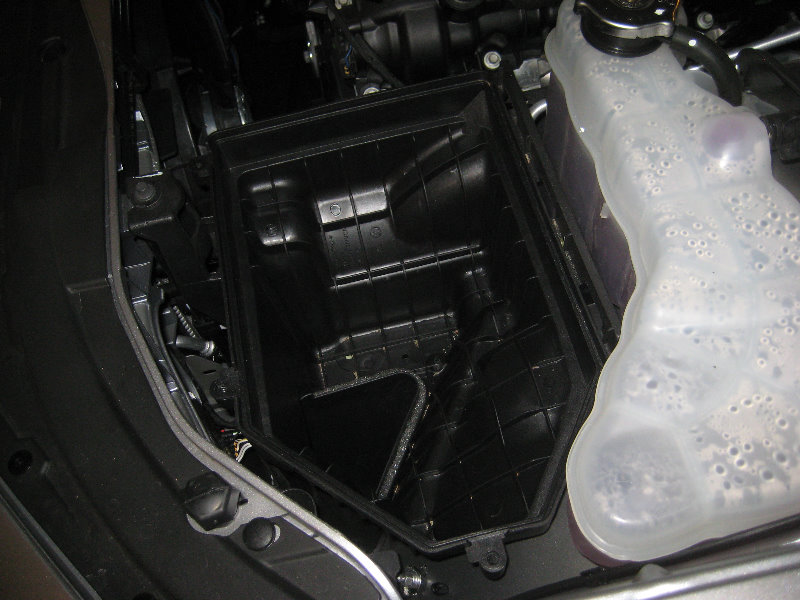 Chrysler-300-Pentastar-V6-Engine-Air-Filter-Replacement-Guide-015