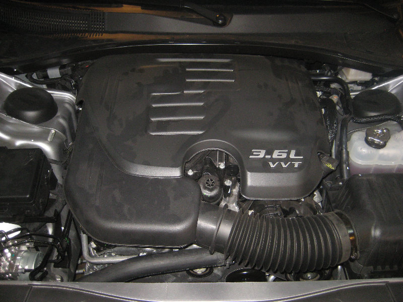 Chrysler-300-Pentastar-V6-Engine-Oil-Change-Filter-Replacement-Guide-001